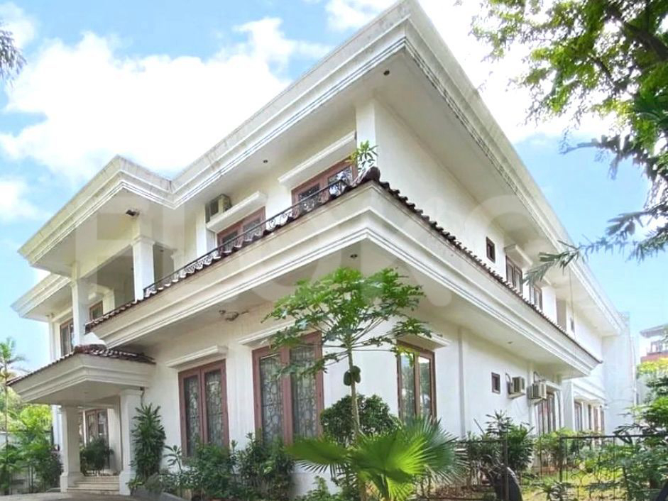 RHASe29, Rumah 2 Lantai Dijual di Kuningan | 7 Kamar Tidur dengan Carport